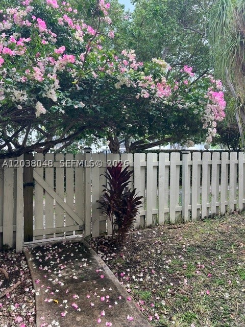 NORTHGATE TOWNHOUSE CONDO - Residential