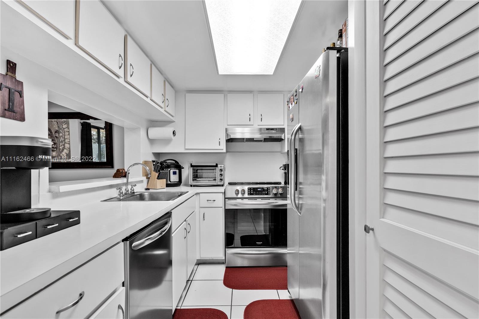 CORAL TOWERS CONDO - Residential