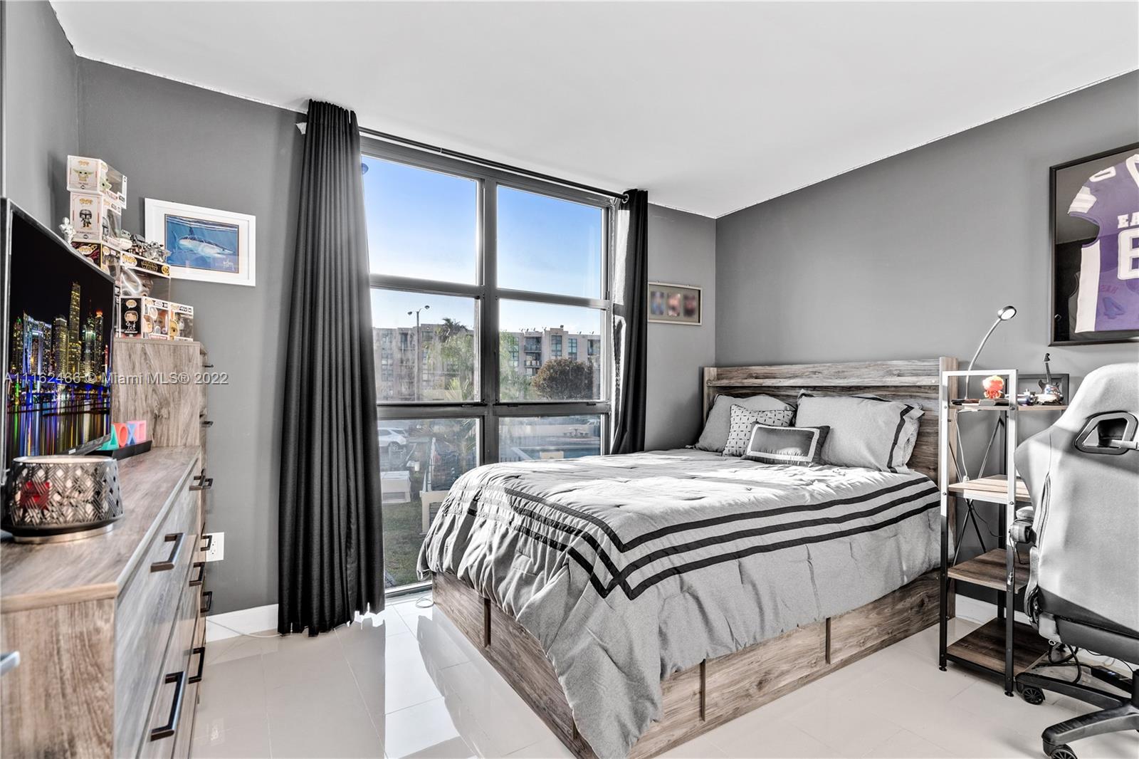 CORAL TOWERS CONDO - Residential