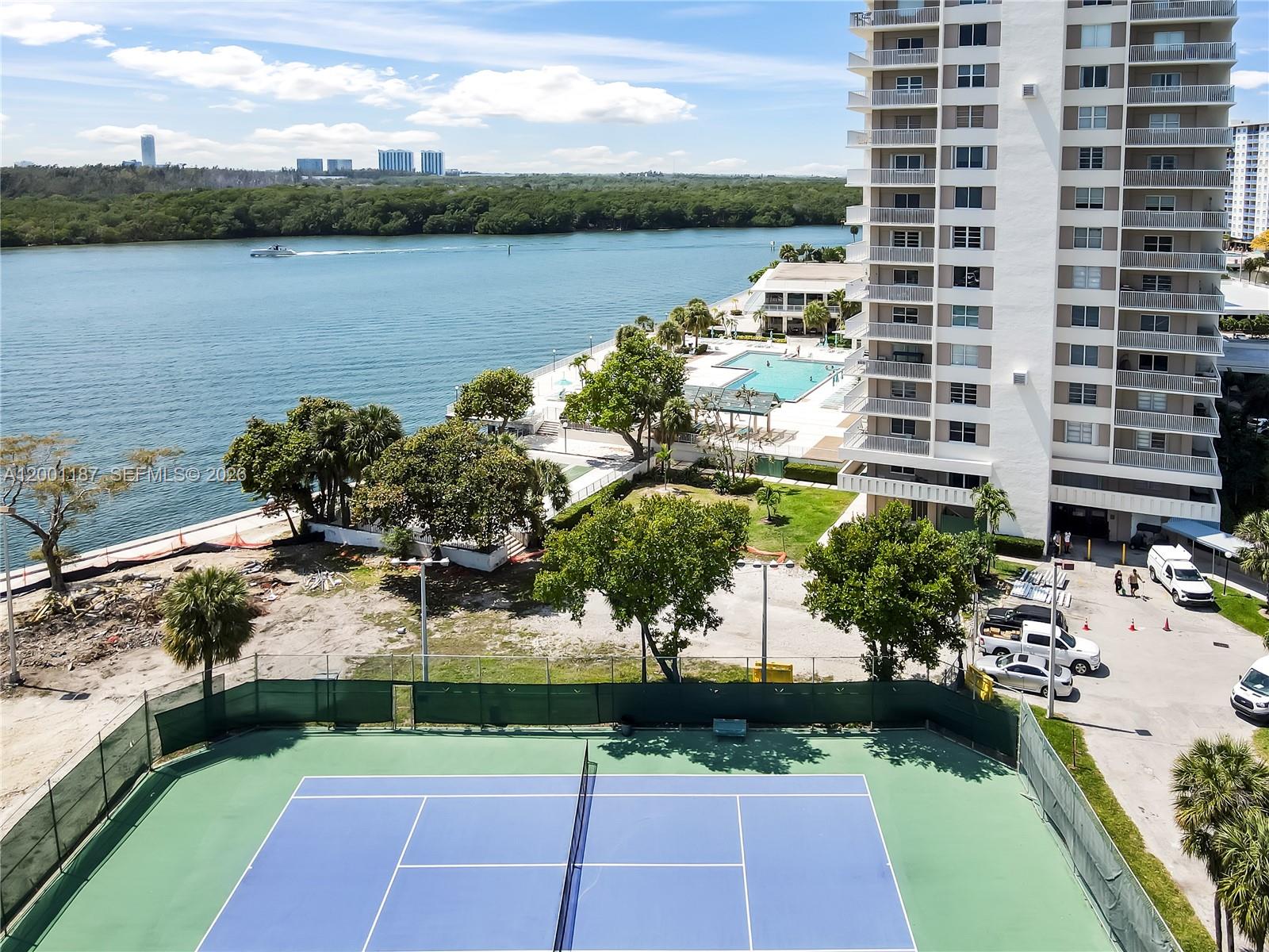 ARLEN HOUSE CONDO - Residential