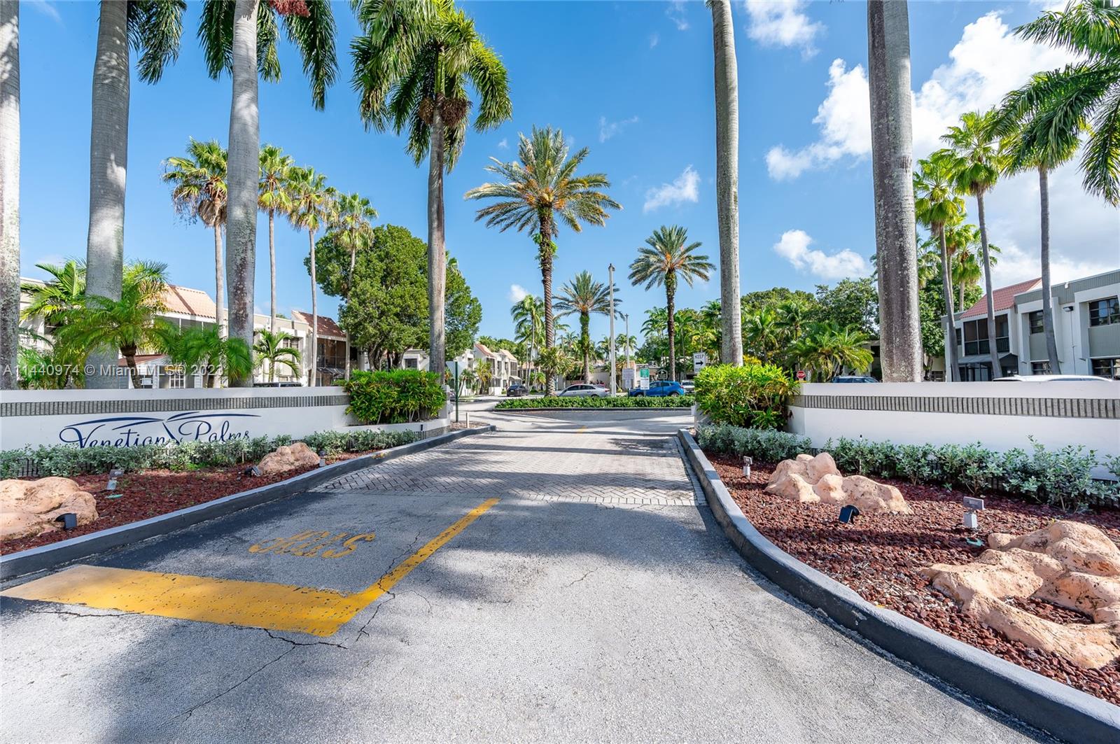 VENETIAN PALMS CONDO - Residential Lease