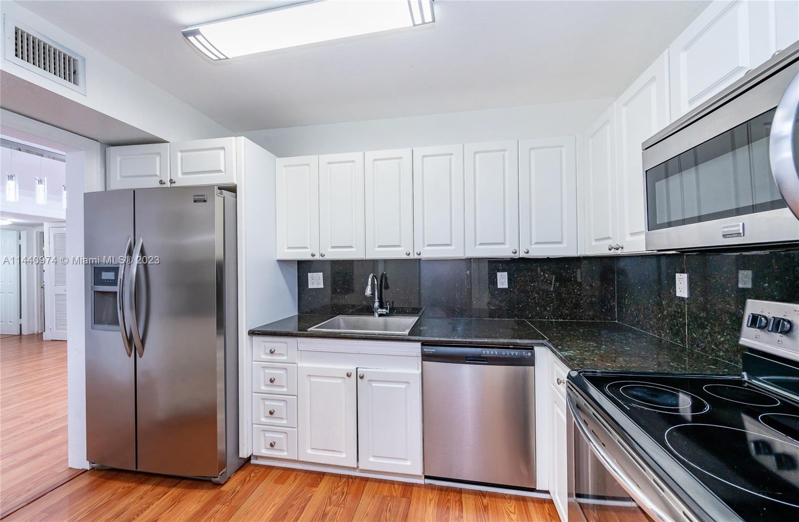VENETIAN PALMS CONDO - Residential Lease