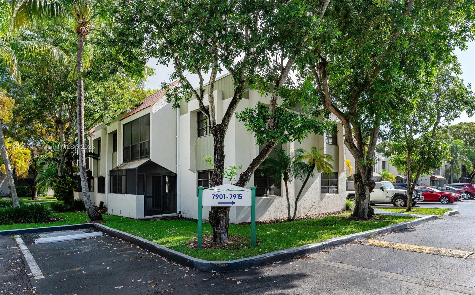 VENETIAN PALMS CONDO - Residential Lease