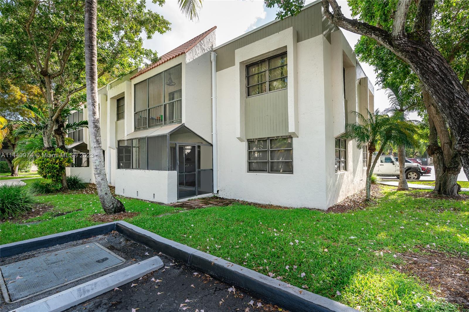 VENETIAN PALMS CONDO - Residential Lease
