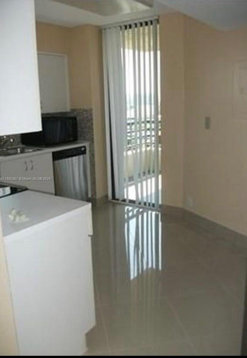 PARC CENTRAL AVENTURA SOU - Residential Lease