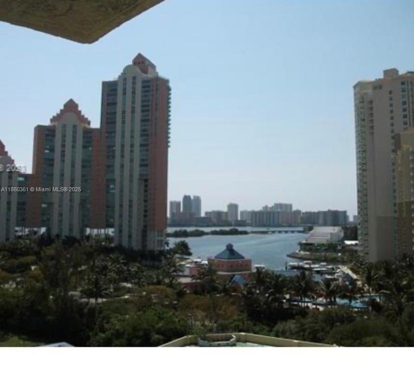 PARC CENTRAL AVENTURA SOU - Residential Lease