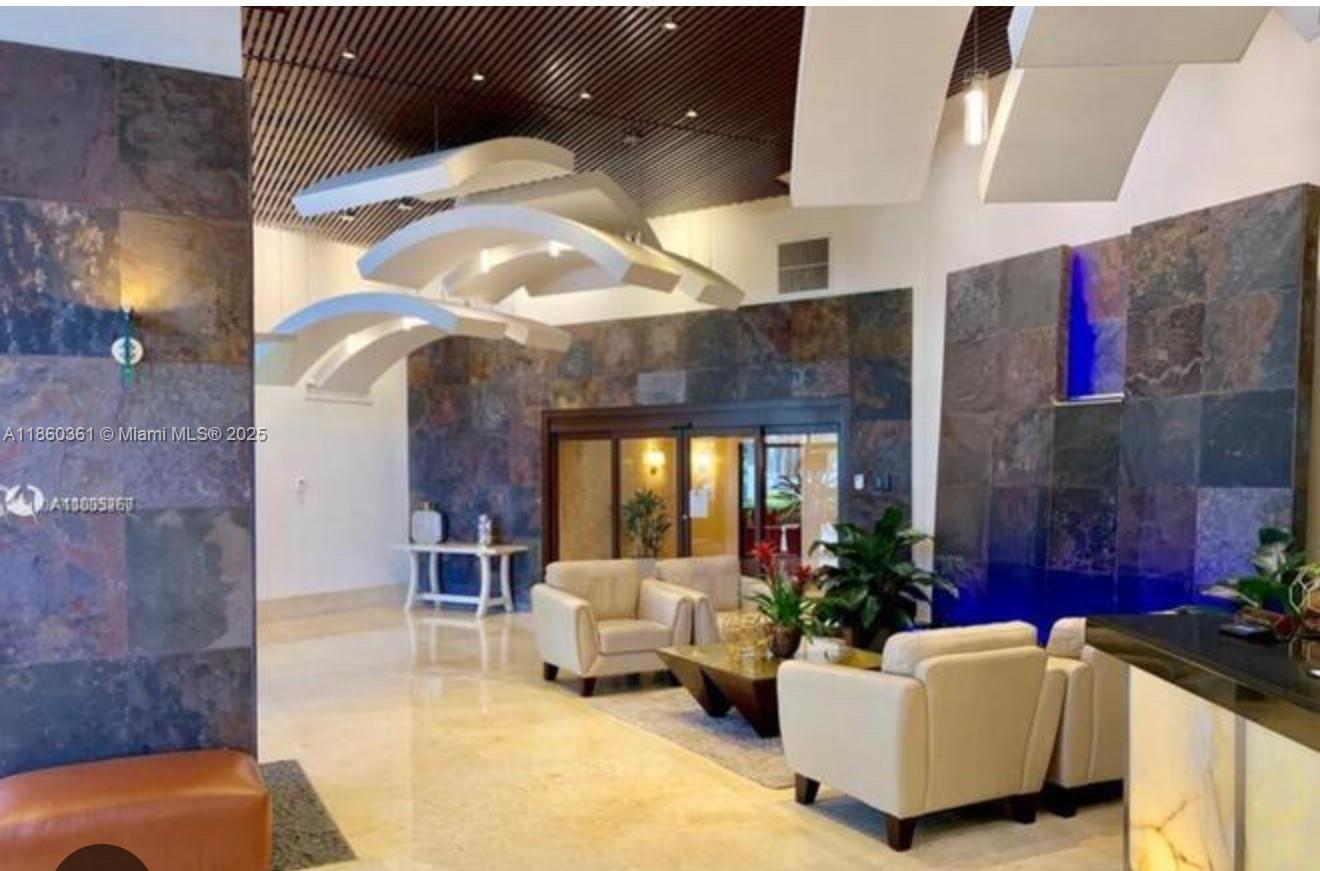 PARC CENTRAL AVENTURA SOU - Residential Lease