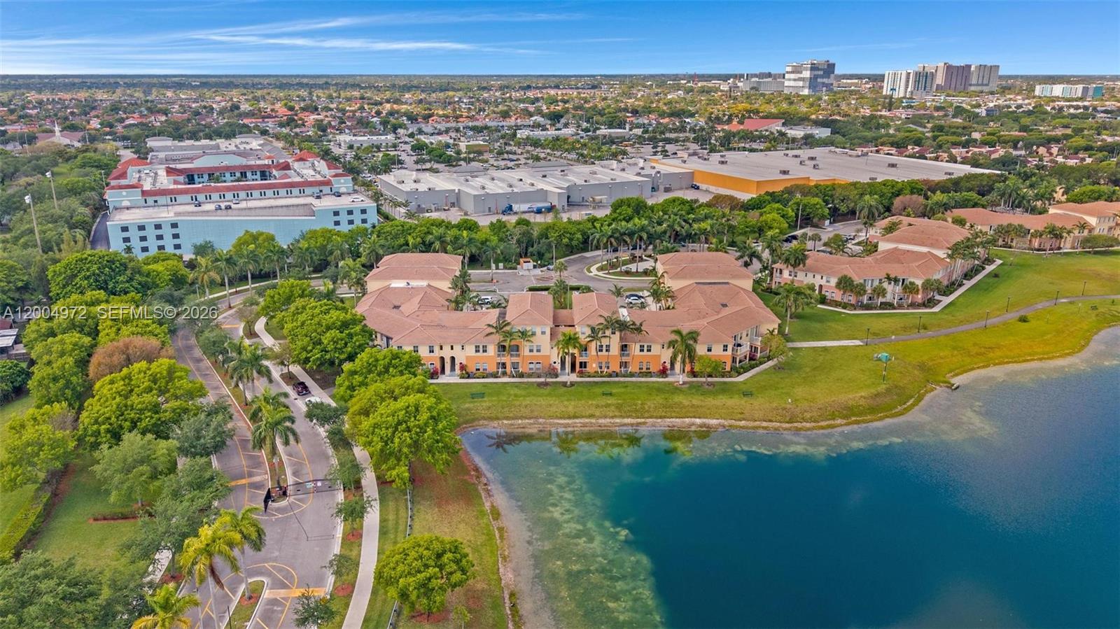 FONTAINBLEAU LAKES COURTY - Residential