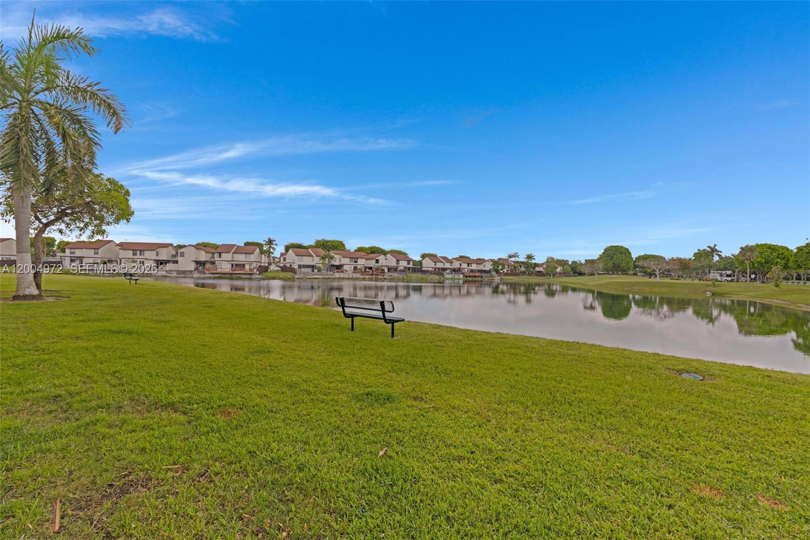 FONTAINBLEAU LAKES COURTY - Residential