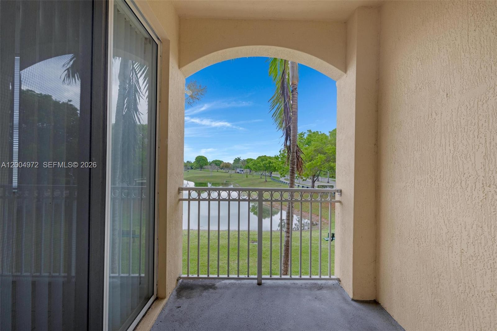 FONTAINBLEAU LAKES COURTY - Residential