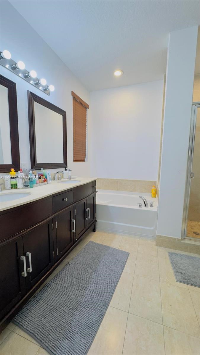 FONTAINEBLEAU WEST NORTH - Residential