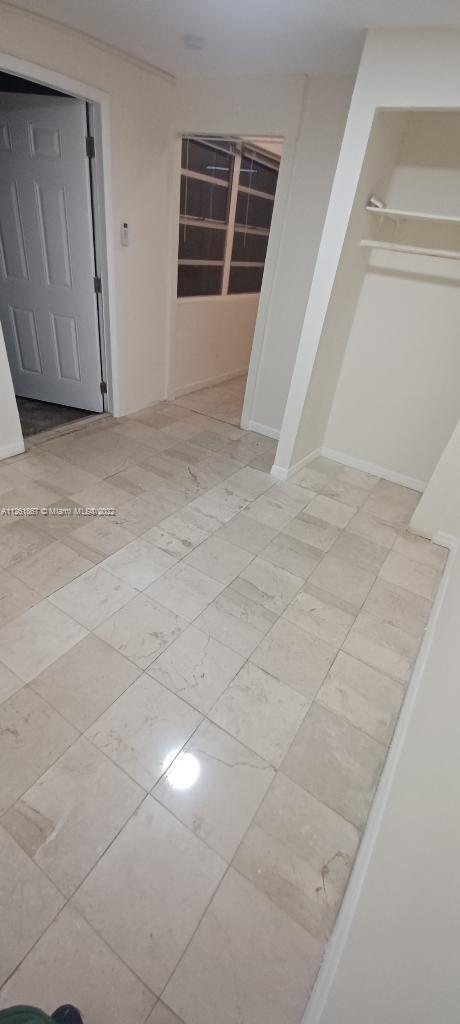 NICE STUDIO WITH FULL KITCHEN IN GREAT AREA!! NEAR EVERYTHING YOU MAY NEED CLOSE TO THE HARD ROCK AND ALL MAJOR ROADS, CENTRALLY LOCATED BETWEEN FT. LAUDERDALE AND SOUTH BEACH AND NOT FAR FROM THE BEACH. EASY TO VIEW AND QUICK APPROVAL PROCESS.