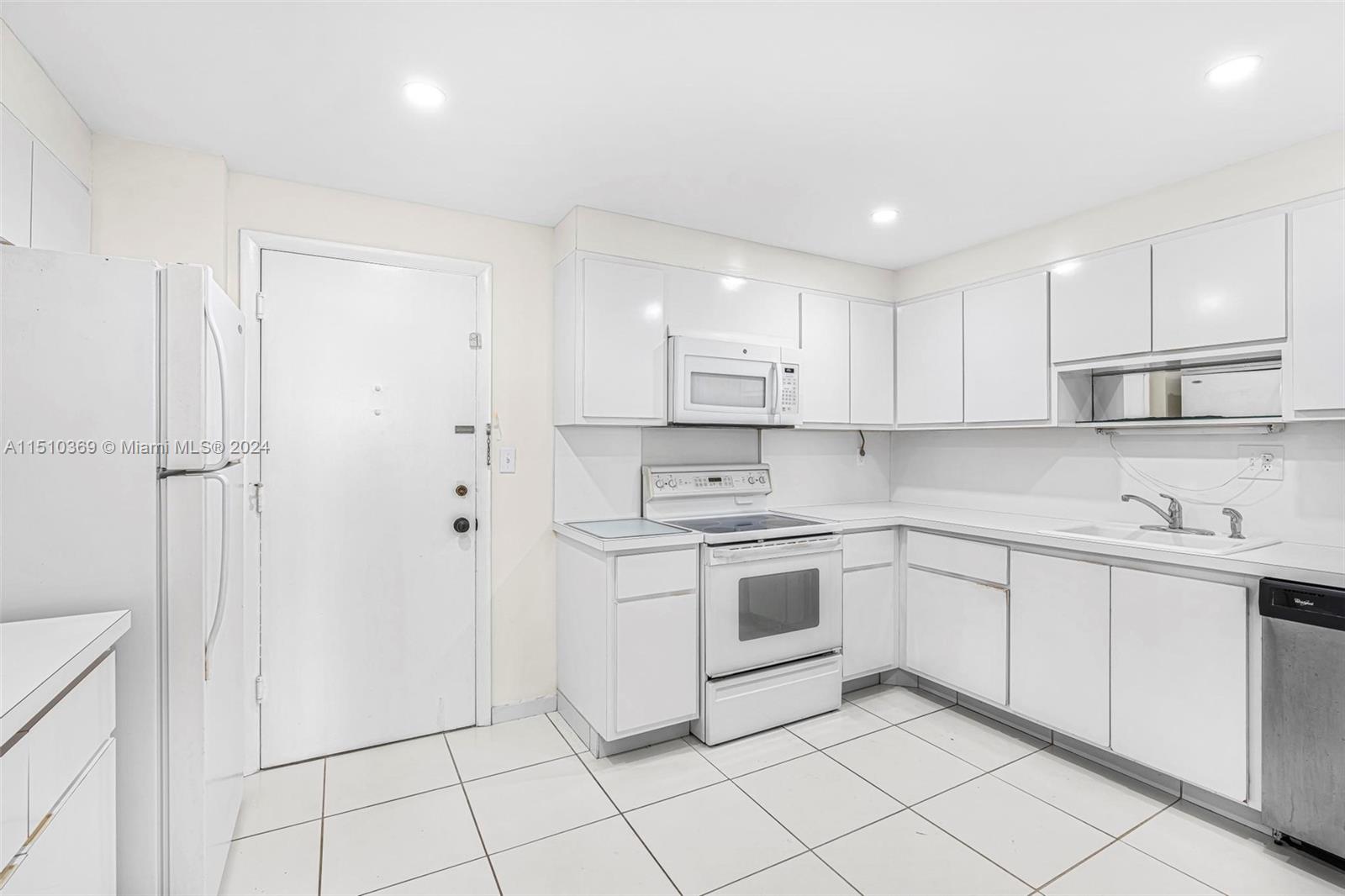 CAMBRIDGE TOWERS CONDO - Residential