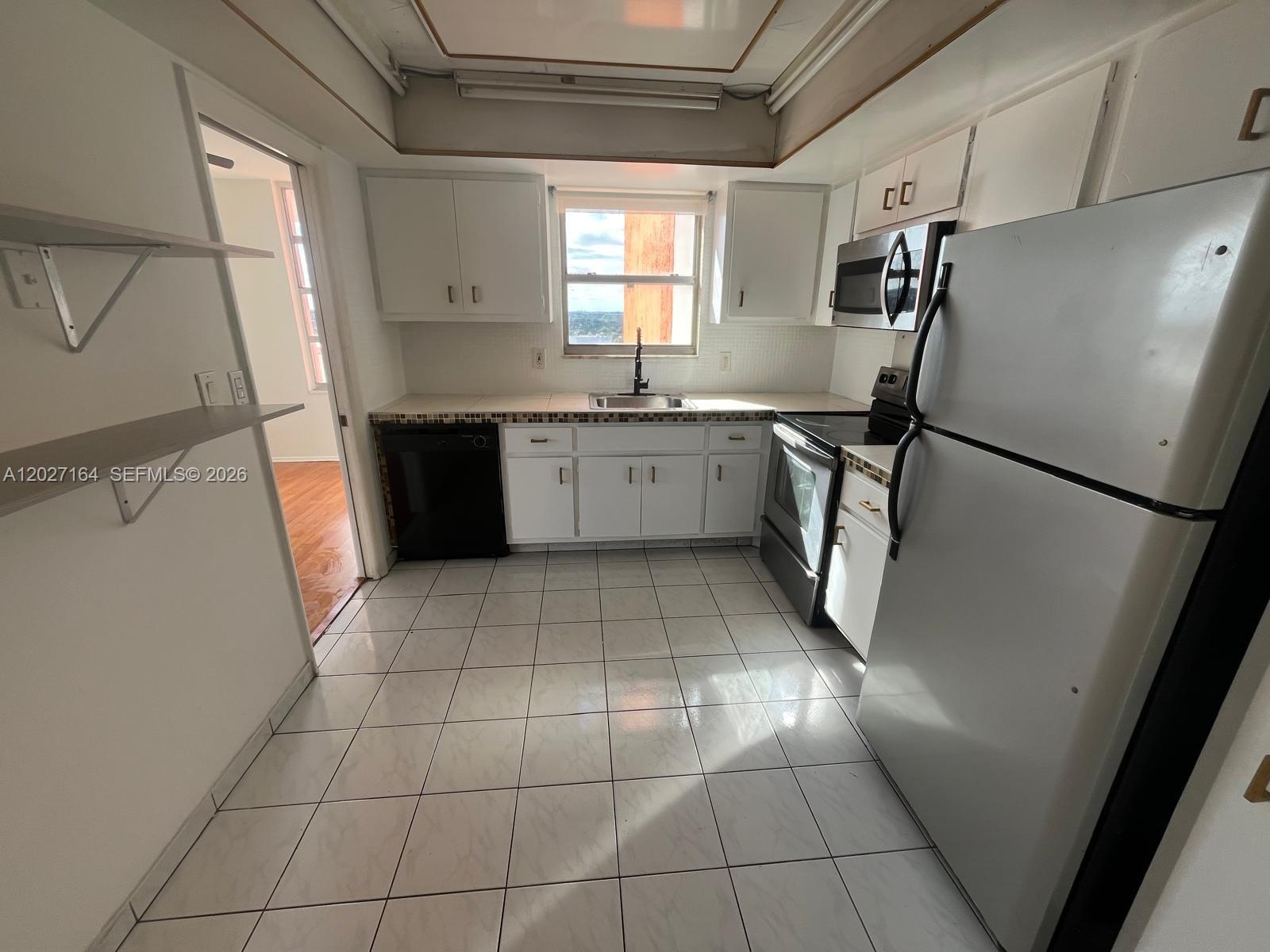 BUCKLEY TOWERS CONDO - EA - Residential Lease