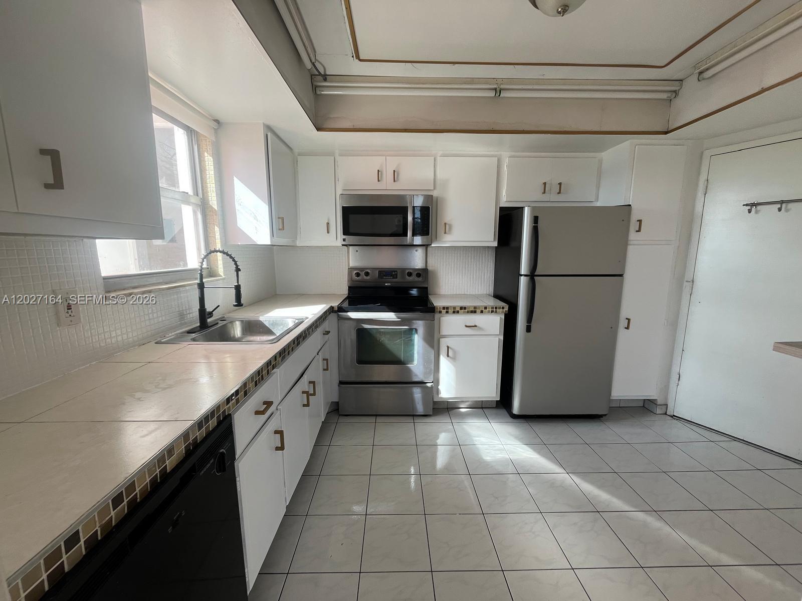 BUCKLEY TOWERS CONDO - EA - Residential Lease