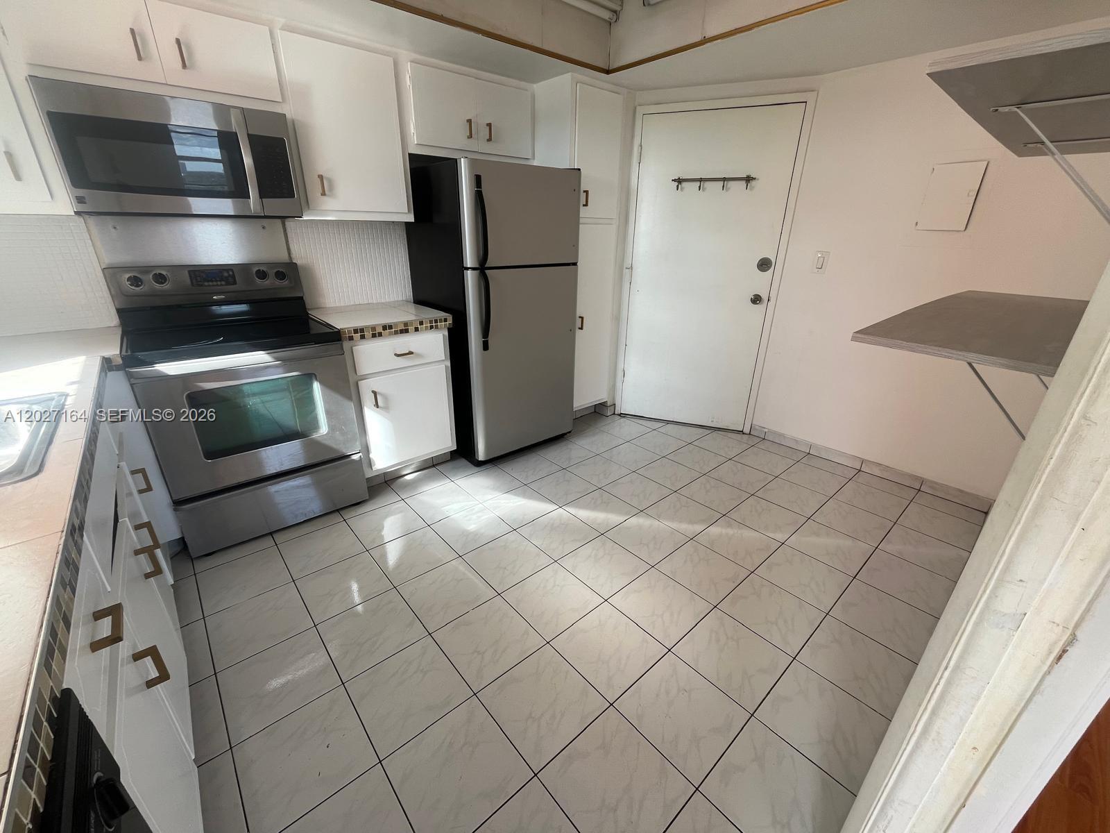 BUCKLEY TOWERS CONDO - EA - Residential Lease