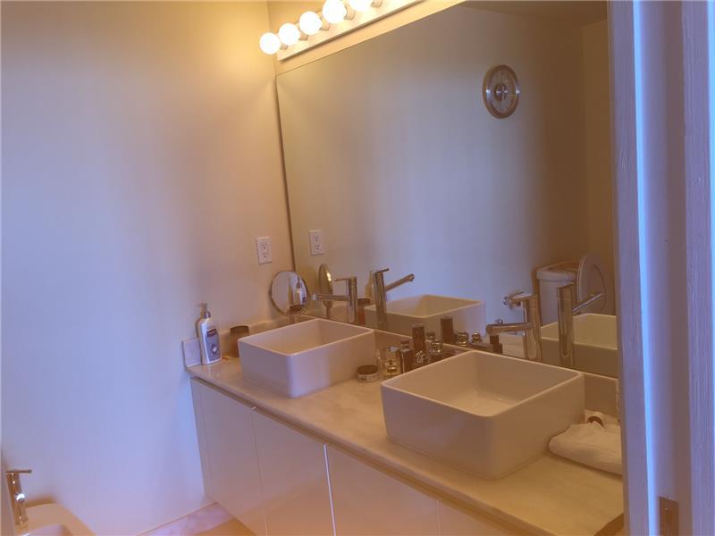 BLUE CONDO - Residential Lease
