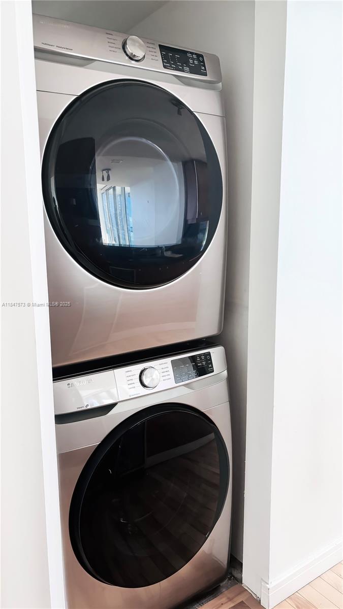JADE RESIDENCES AT BRICKE - Residential Lease
