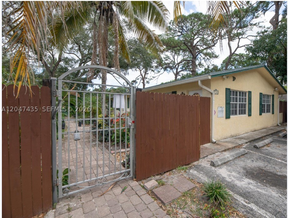 RIVERSIDE VILLAS CONDO BL - Residential