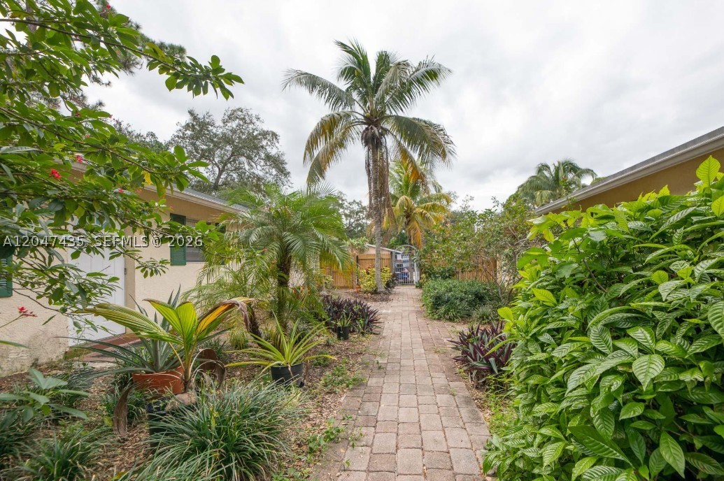 RIVERSIDE VILLAS CONDO BL - Residential