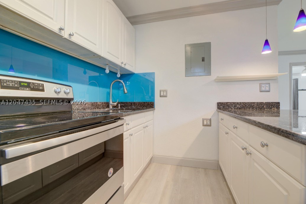 RIVERSIDE VILLAS CONDO BL - Residential
