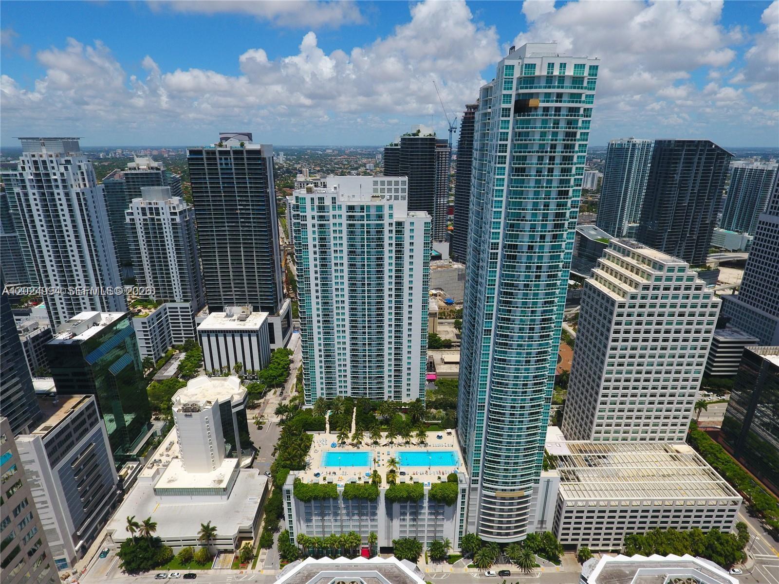 Beautiful 2-bedroom, 2.5-bath residence in the heart of Brickell offering floor-to-ceiling windows, abundant natural light, and a private balcony with open city views. Well-designed layout with spacious living areas, ideal for both relaxing and entertaining. Located in a full-service luxury building with resort-style amenities, offering an exceptional urban lifestyle in one of Miami’s most desirable neighborhoods.