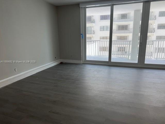 THE CARRIAGE HOUSE CONDO - Residential
