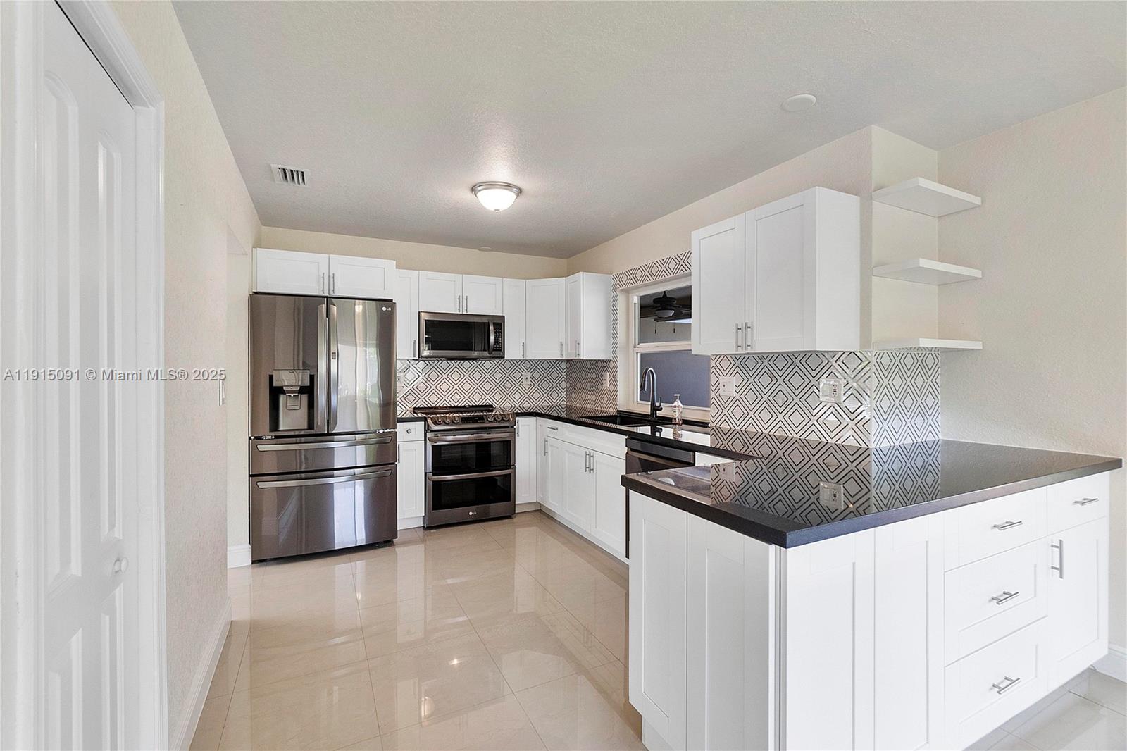 CORAL SPRINGS LAKES - Residential