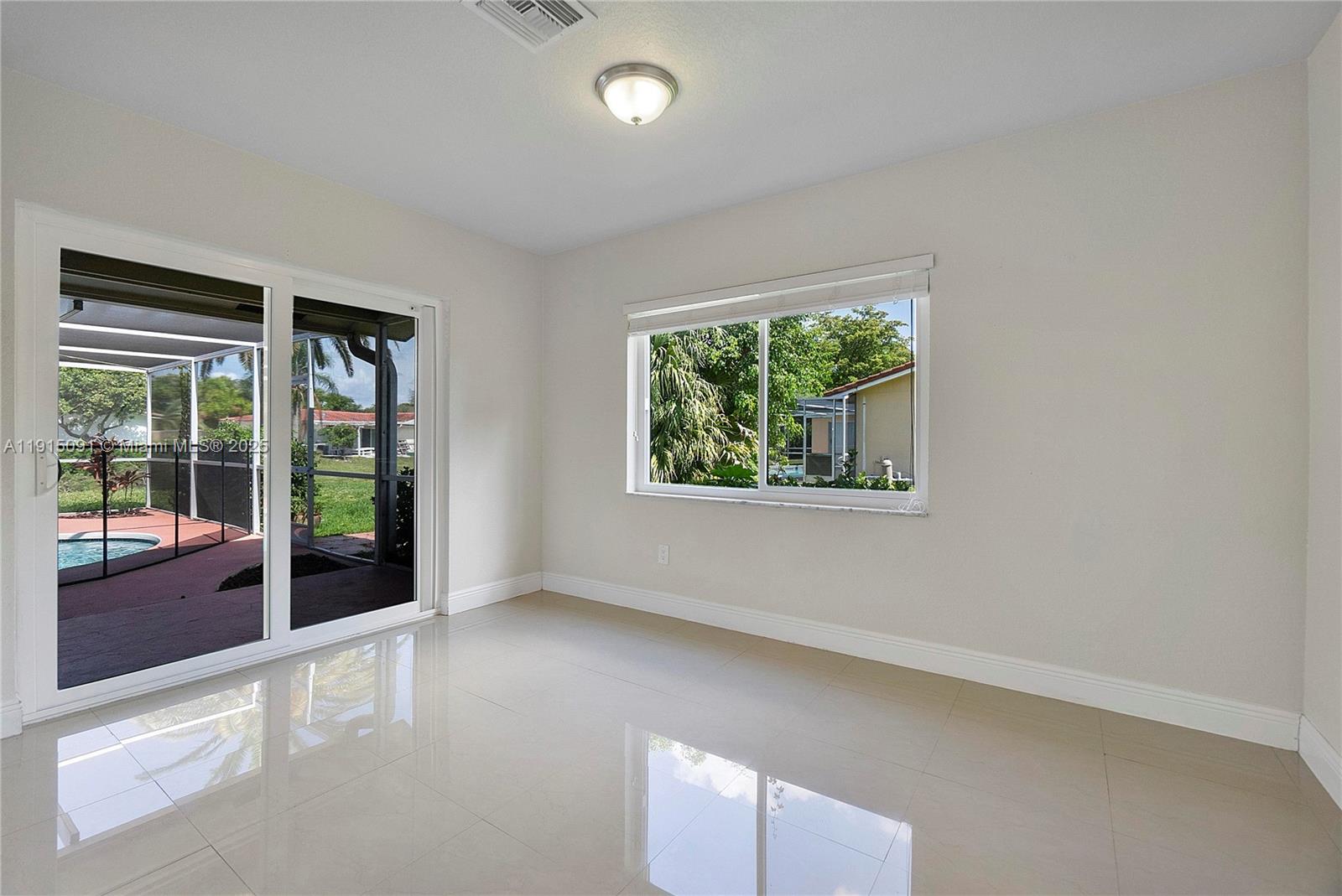 CORAL SPRINGS LAKES - Residential
