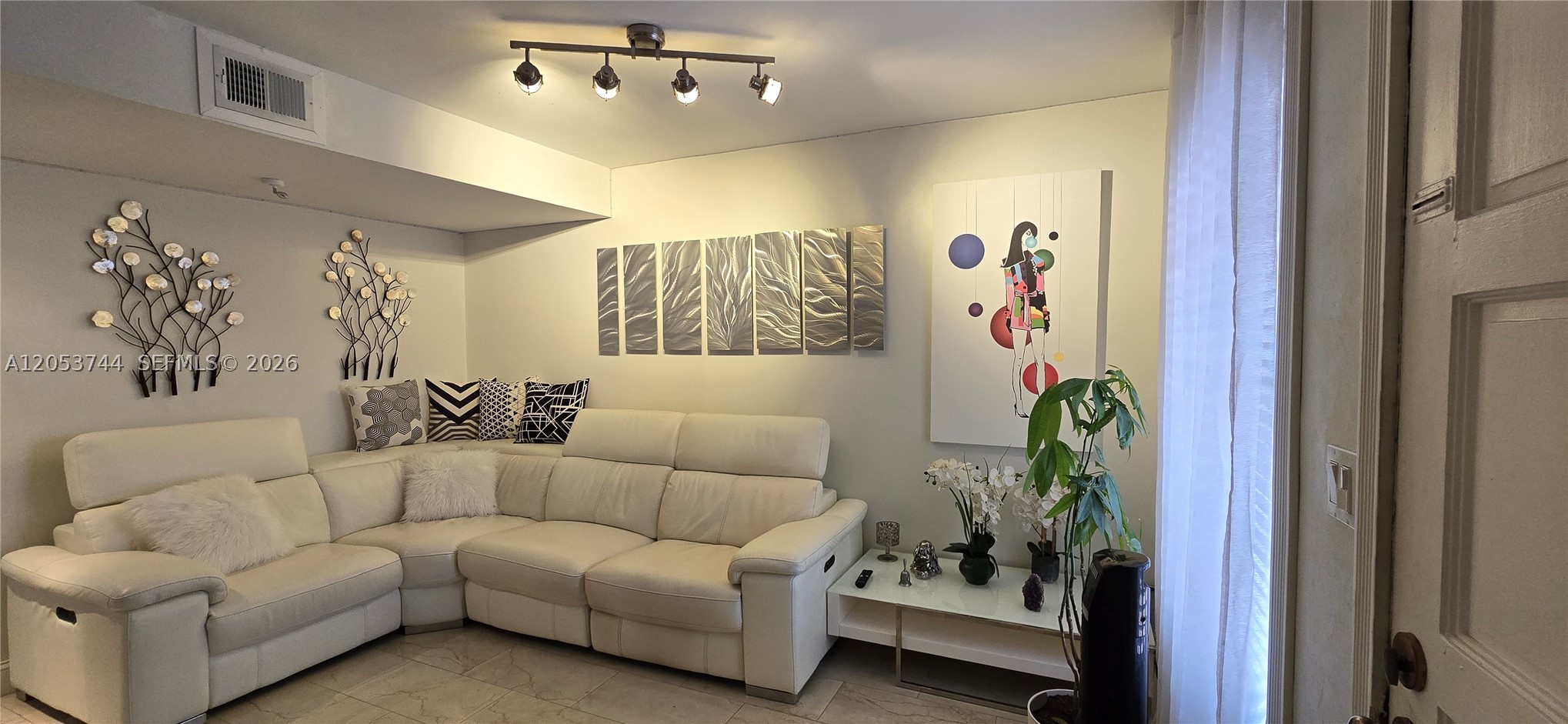 HALCON VILLAS CONDO NO 6 - Residential Lease
