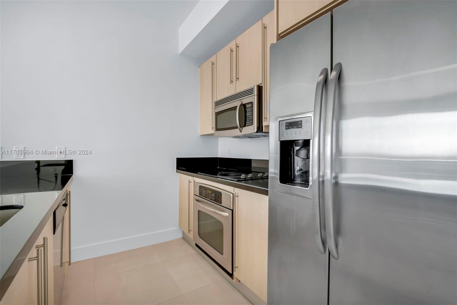 THE AXIS ON BRICKELL COND - Residential Lease