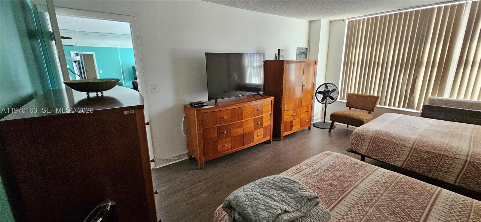 HALLMARK OF HOLLYWOOD CON - Residential