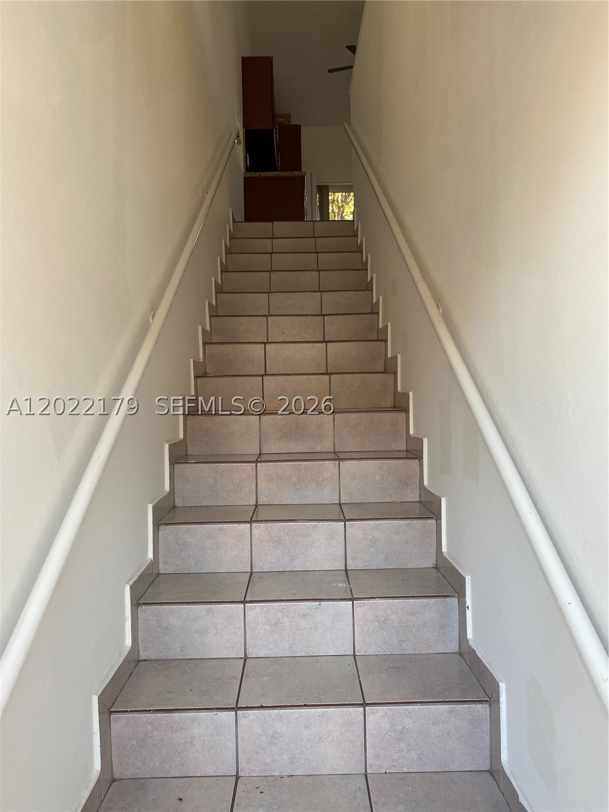 Beautiful 3-bedroom, 2-bathroom apartment in an excellent location just minutes from the Palmetto Expressway. Featuring ceramic floors throughout, spacious living areas, and a wood kitchen with granite countertops. Very bright unit, freshly painted, and ideal for investors — currently rented. Laundry inside the unit and 2 assigned parking spaces. Great investment opportunity!