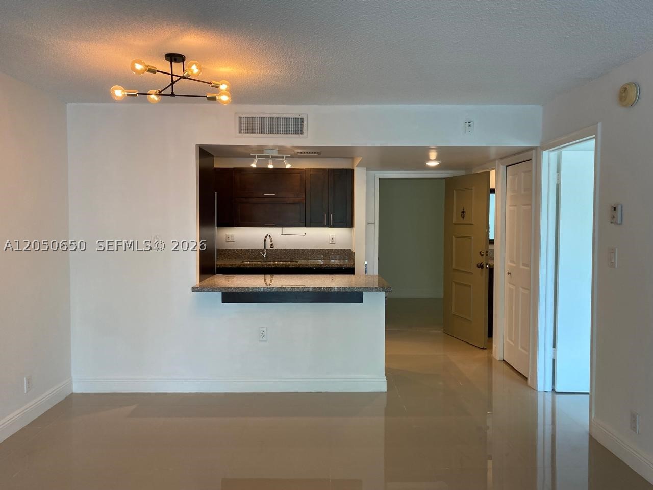 BUILDING THREE OF RACQUET - Residential Lease