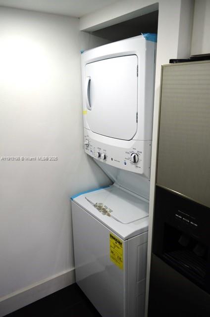 WINSTON TOWERS 700 CONDO - Residential
