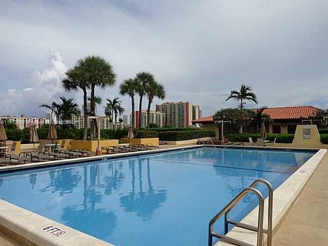 WINSTON TOWERS 700 CONDO - Residential