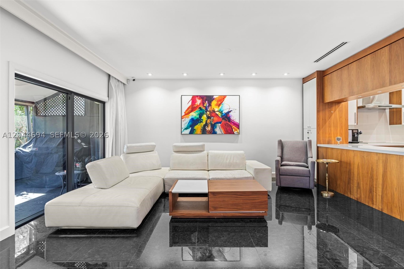 LA MIRAGE OF HARBOR VILG - Residential Lease