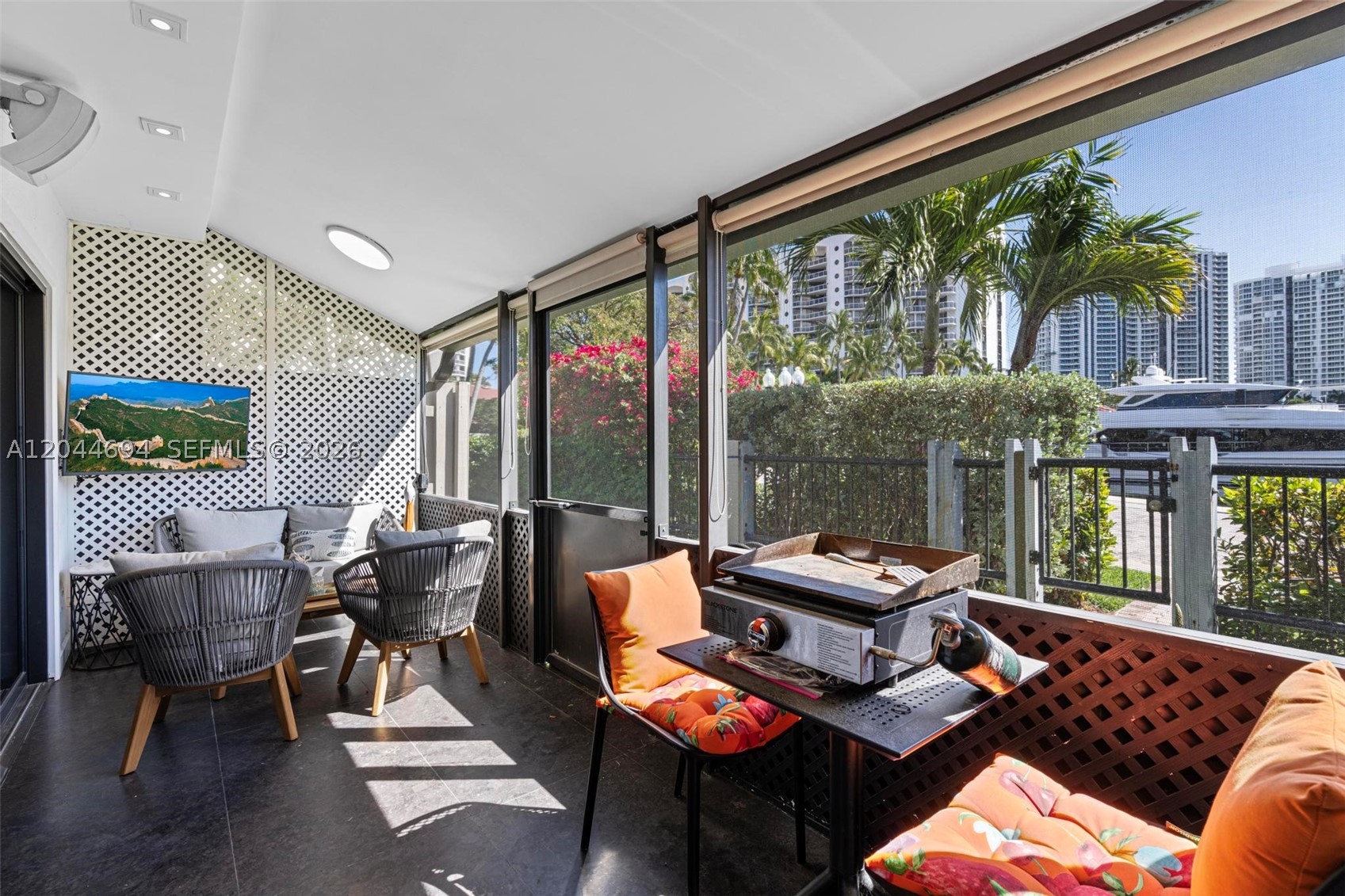 LA MIRAGE OF HARBOR VILG - Residential Lease
