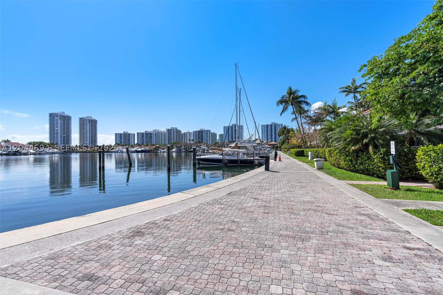 LA MIRAGE OF HARBOR VILG - Residential Lease