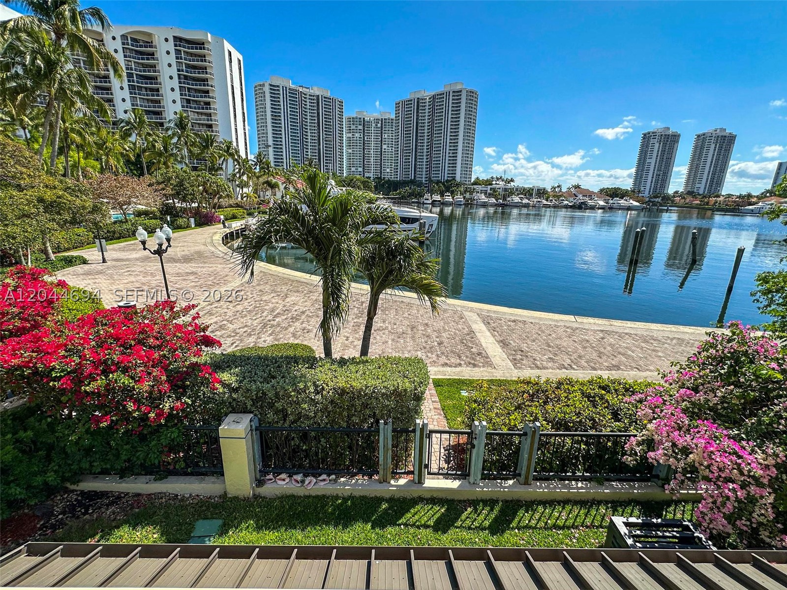 LA MIRAGE OF HARBOR VILG - Residential Lease