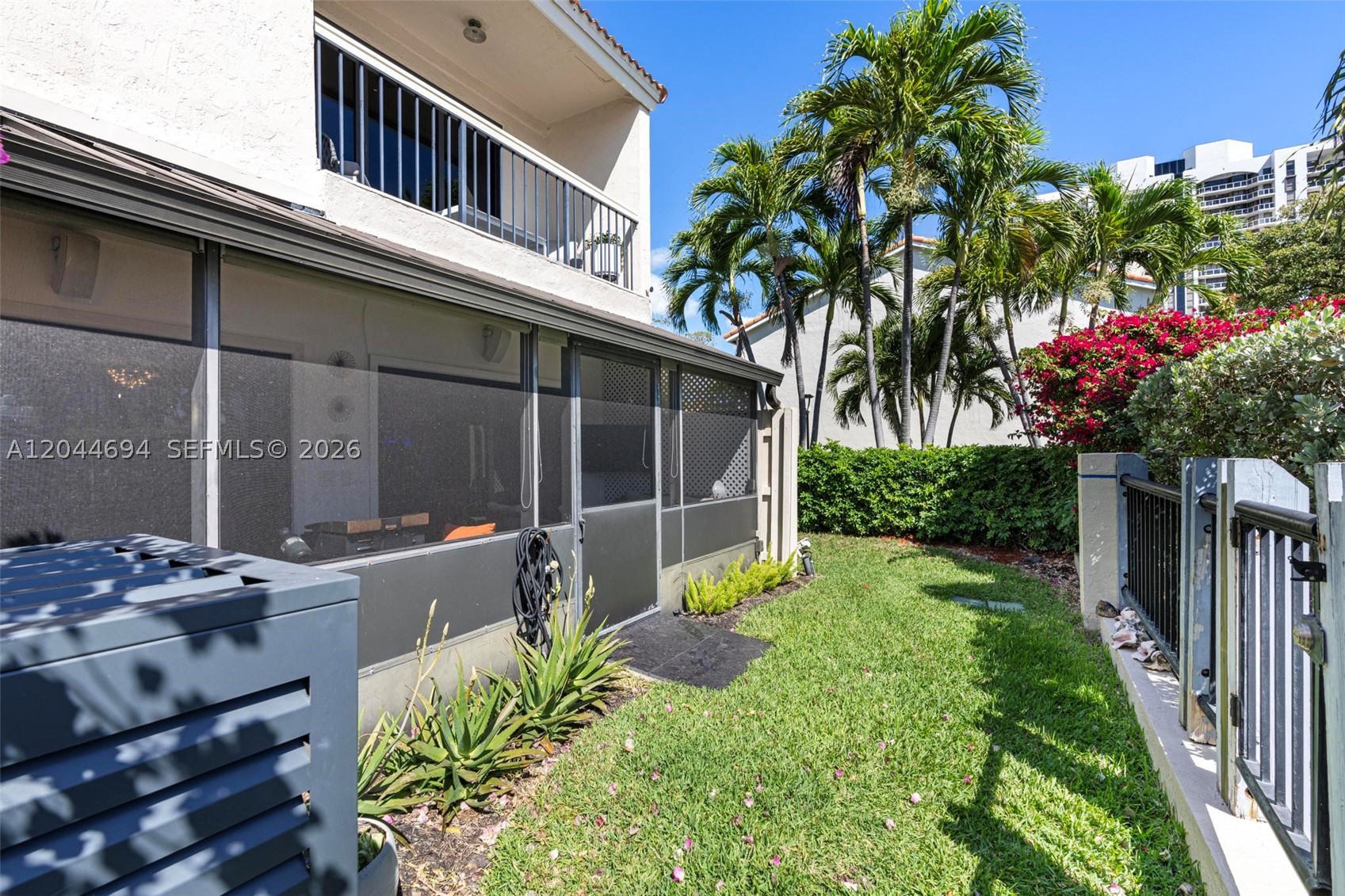 LA MIRAGE OF HARBOR VILG - Residential Lease