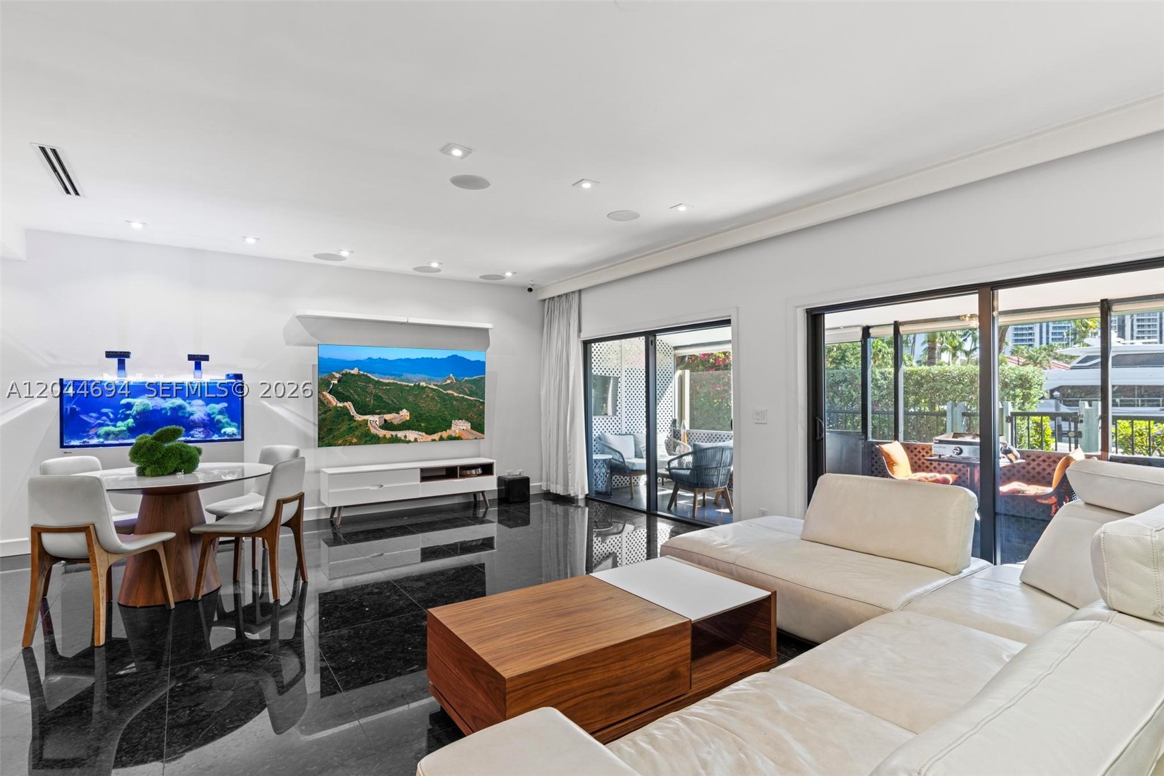 LA MIRAGE OF HARBOR VILG - Residential Lease