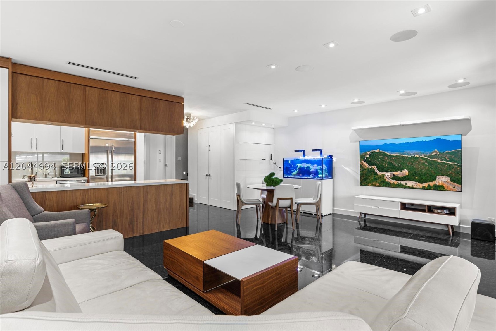 LA MIRAGE OF HARBOR VILG - Residential Lease