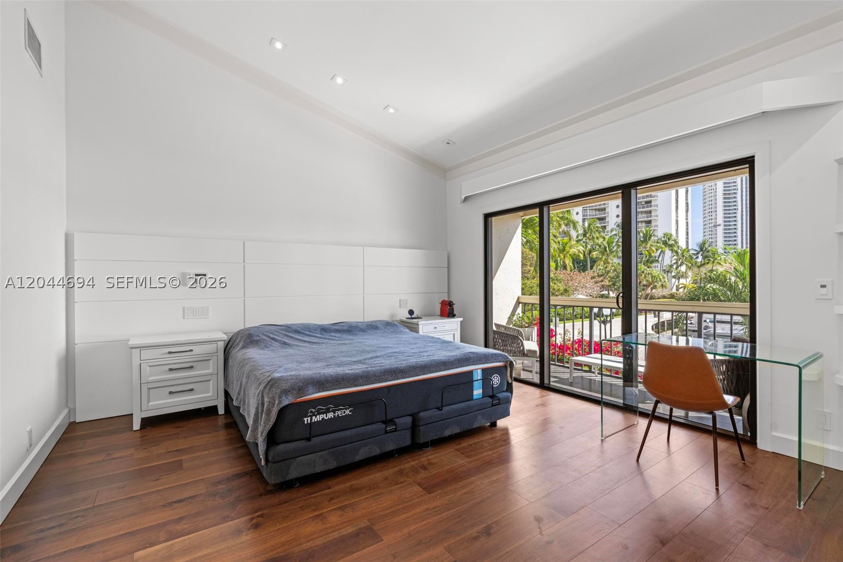 LA MIRAGE OF HARBOR VILG - Residential Lease