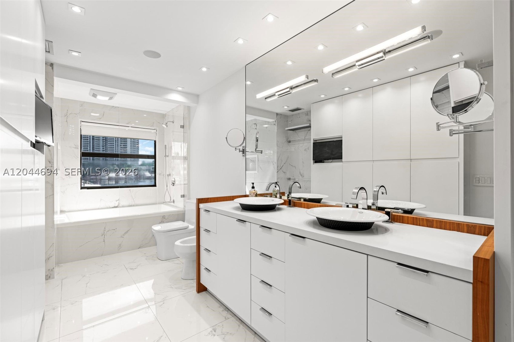 LA MIRAGE OF HARBOR VILG - Residential Lease