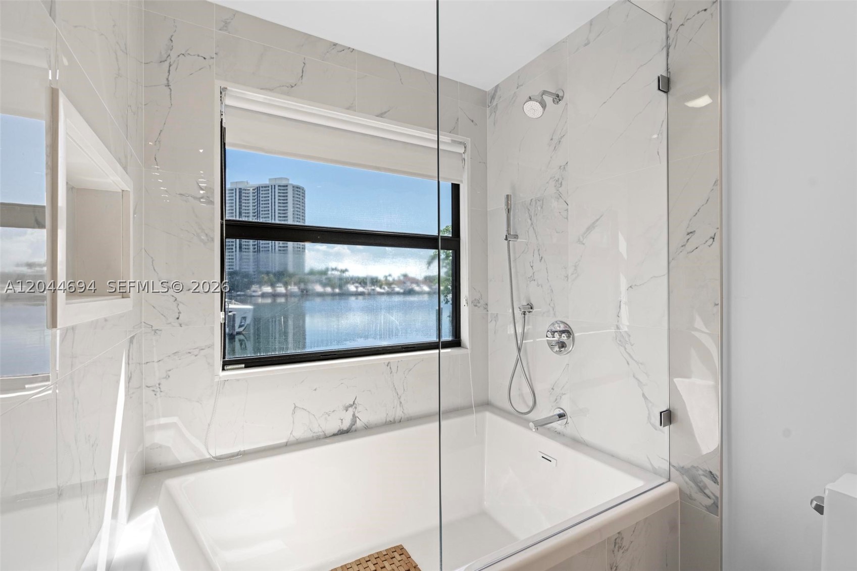 LA MIRAGE OF HARBOR VILG - Residential Lease