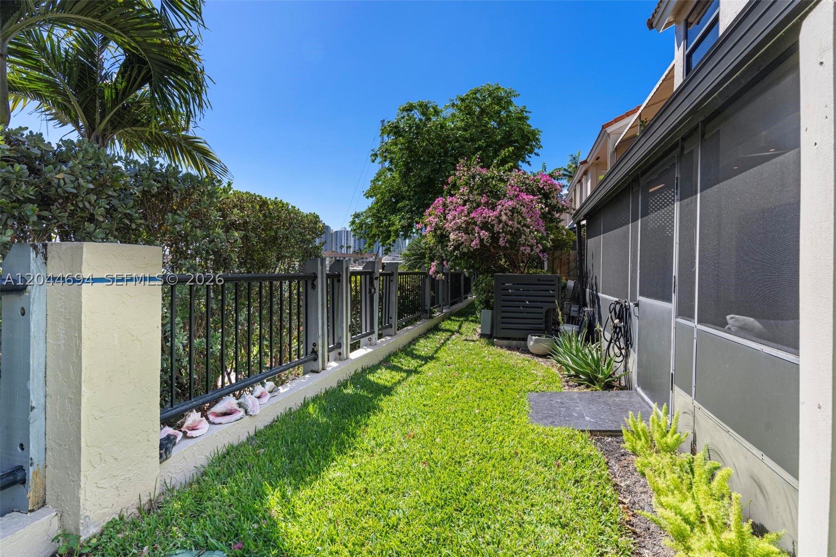 LA MIRAGE OF HARBOR VILG - Residential Lease