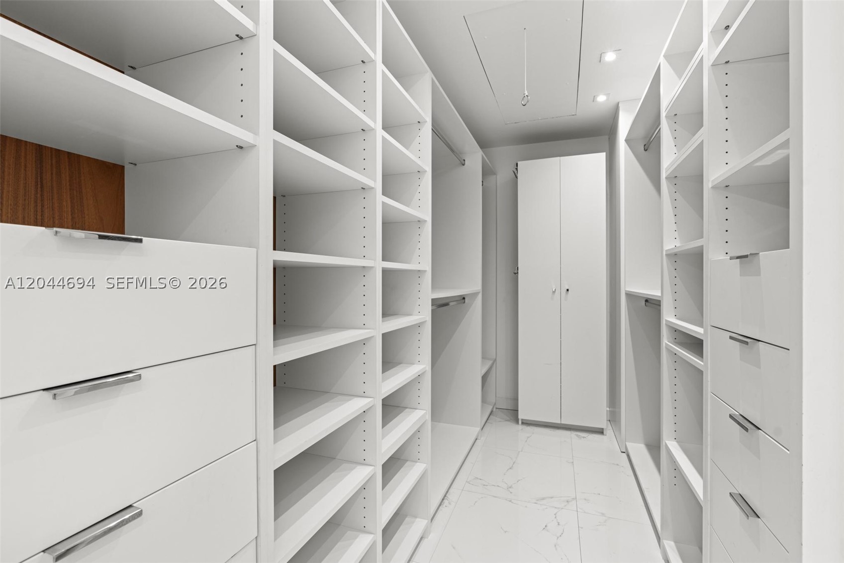LA MIRAGE OF HARBOR VILG - Residential Lease