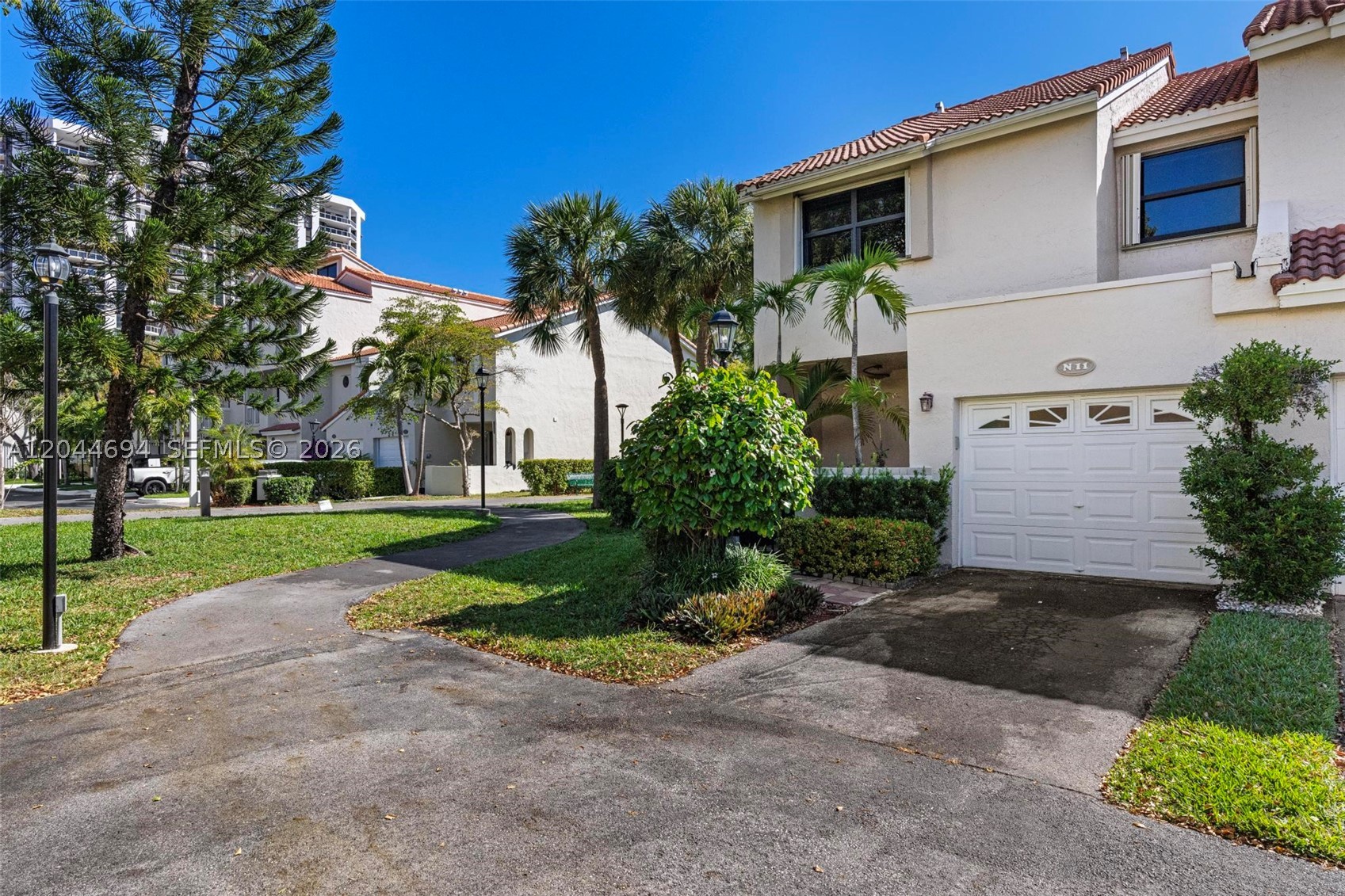 LA MIRAGE OF HARBOR VILG - Residential Lease