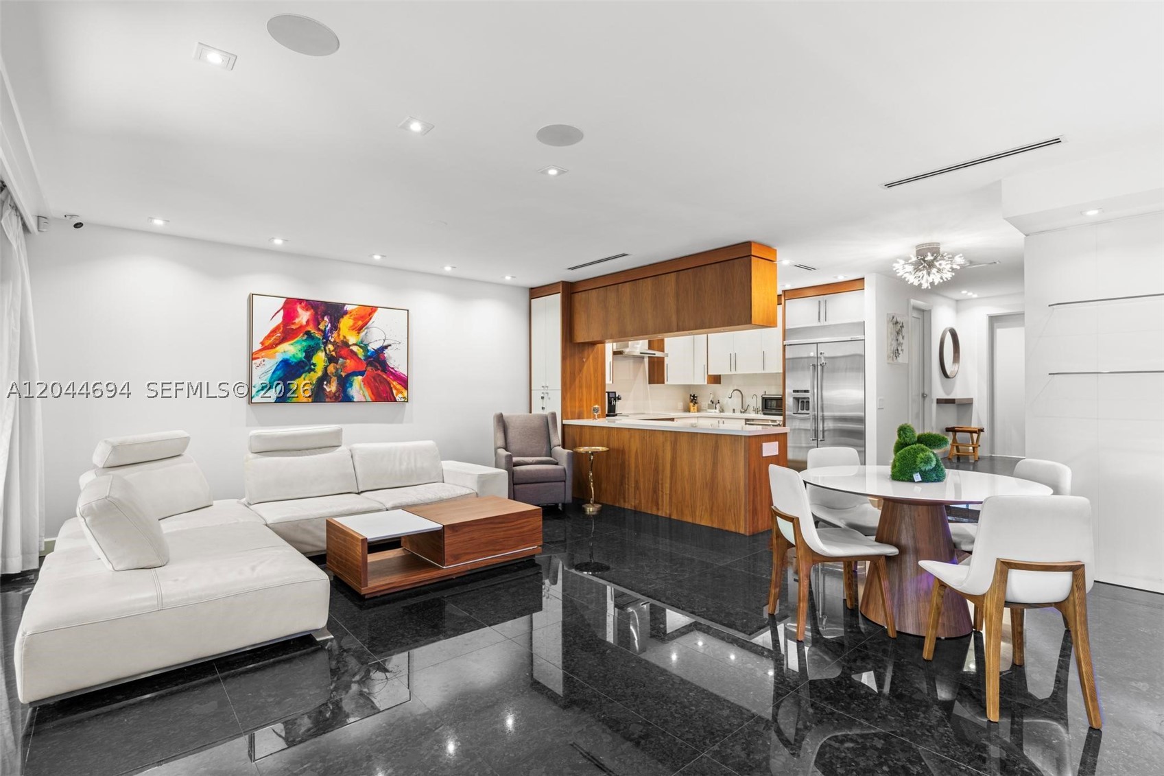 LA MIRAGE OF HARBOR VILG - Residential Lease